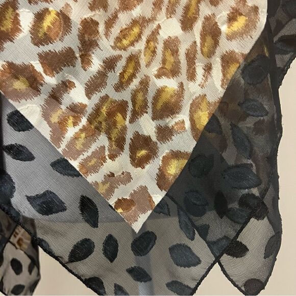 Aker animal print scarf with black trim - Picture 6 of 7
